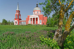 Храм Воскресения Христова / В 1839 году построена и освящена каменная церковь.
c.Хотмыжск,Белгородская обл.