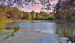 Майский вечер чудесный / Майский вечер чудесный,
Заря занимается, ветер стихает, 
День закончился прелестный,
Соловьи запели, тишина наступает.