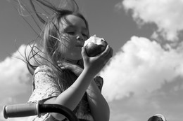 Veronika / Девочка с яблоком