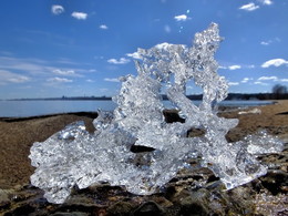 Чудовище Онежского озера / Весной лед озера превращается в красивые скульптуры