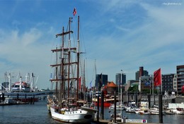 Speicherstadt Hamburg / Складской район ( Speicherstadt) является историческим комплексом в порту Гамбурга. С 1991 года является памятником архитектуры и зарегистрирован с 5 июля 2015 года всемирным наследием ЮНЕСКО.