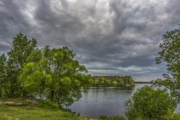 Небо хмурилось с утра... / Утро на Берегу Волги. Город Конаково.