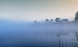 Синева тумана над деревней / Майские рассветные отражения.
