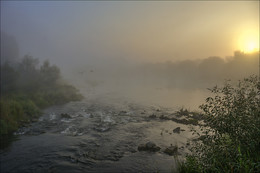 Случ просыпается / река постепенно снимает &quot;синтепоновое&quot; одеяло тумана, приобретает краски...