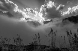 Меж гор и облаков / Закат в Приэльбрусье, снято при спуске с водопада Девичьи косы.

http://www.youtube.com/watch?v=cloWVVHfMzQ