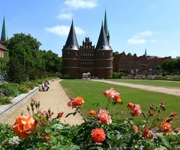 Любек / Символ города - ворота Холстентор (1478 г)