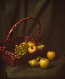 Натюрморт с яблоками / Натюрморт с яблоками, грушами и виноградом