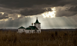 свет / тучи,свет, церковь,пейзаж