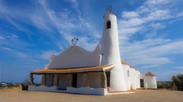 Церковь Стелла Марис / Церковь Стелла Марис (в переводе с латинского - &quot;Звезда моря&quot;) возведена в 1969 г. в Коста Черво (Сардиния)