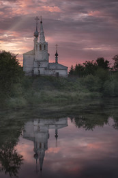 Утро на Каменке / Суздаль. Церковь Козьмы и Дамиана в первых лучах.