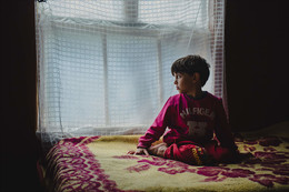Сирийский мальчик / Сирийский мальчик. Ликия. п.Караоз, 2017

Это была гостиная в доме сирийских беженцев. Несмотря на то, что мы не знали языки друг друга, удалось сделать пару портретов)