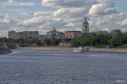 Вниз по реке / Москва