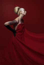  / Md: Alexandra Guvidas
Make up & hair: Li Lobanova