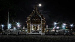 Ночь в храме / Таиланд, Буддийский храм