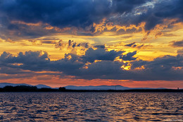 Закатные силуэты / Летний закат на Кольском полуострове близ города Мончегорск