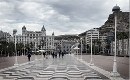 Аликанте / Аликанте - портовой город в Испании.