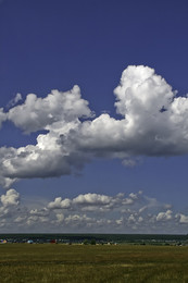 ПРИРОДА САМЫЙ ЛУЧШИЙ ХУДОЖНИК / Ветер рисует в облаках человеческие портреты. Справа две головы смотрят налево. Слева одна голова смотрит направо. Или кто что видит?