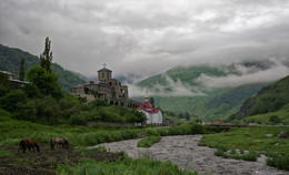 Суровая Осетия. / Аланский Свято-Успенский мужской монастырь. Куртатинское ущелье. Самый высокогорный монастырь на территории России.