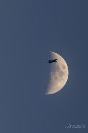 Лунный рейс / НЕ Photoshop! Поехала фотографировать самолеты, но так совпало)