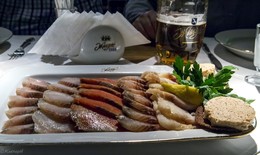 Репортажный натюрморт / Пивной ресторан "Жигули"