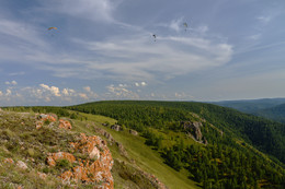 Погода летная / Красочное зрелище над Торгашинским хребтом - полет на парапланах.