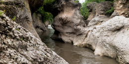 Хаджохская теснина / Русло реки Белой, пробитое в горном массиве