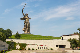 Мамаев курган / Мемориальный комплекс Мамаев курган в Волгограде.