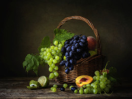 Натюрморт с виноградом / классический фруктовый натюрморт