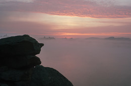 В ожидании чуда / Камень напомнил пословицу о любопытной Варваре :)