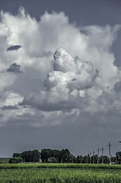 ПРИРОДА САМЫЙ ЛУЧШИЙ ХУДОЖНИК / Ветер рисует в облаках человеческие портреты. Голова смотрит налево. На головном уборе кокарда.