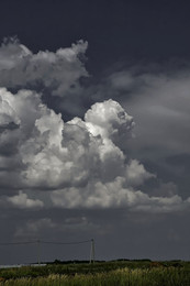 ПРИРОДА САМЫЙ ЛУЧШИЙ ХУДОЖНИК / Ветер рисует в облаках человеческие портреты. голова смотрит направо.