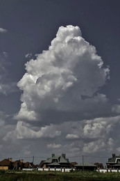 ПРИРОДА САМЫЙ ЛУЧШИЙ ХУДОЖНИК / Ветер рисует в облаках человеческие портреты. Голова в шапке, смотрит налево. Или кто что видит.