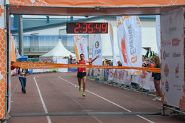 Победитель Уфимского международного марафона 2018 / Победитель Уфимского международного марафона 2018 оренбуржец Алексей Ширшов. Он пробежал 42 километра 195 метров за 2 часа 24 минуты 22 секунды.