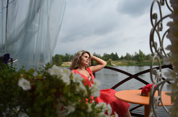 Елена / девушка в летнем кафе