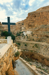 На пути к храму. / На пути к древнему христианскому монастырю в ущелье Вади Кельт,в Израиле.