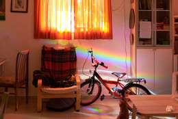 Reflections of summer / Свет отражается от велосипеда в виде радуги)