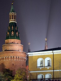 Где-то в столице / Москва, Кремль, вид с Манежной площади