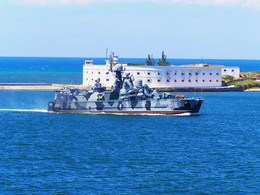 Бора / Ракетный катер на воздушной подушке входит в Севастопольскую бухту