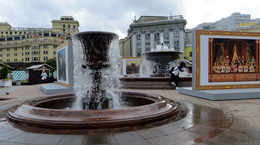 ФОНТАНЫ ГОРОДА. / ПЛОЩАДЬ БОЛЬШОГО ТЕАТРА.