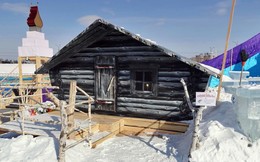 Дом, в котором живет... / Дом, в котором живет...баба-яга. Это в детском зимнем городке в Иркутске.