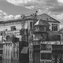 Старый портовый склад / Нижний Новгород. Старые портовые склады на Стрелке. Май 2016 года.