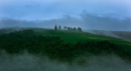 Утренний туман, Капелла Виталета, Тоскана / It was very rainy drizzling weather and Capella appeared to me only for a couple of minutes and - bang, done, as result, you can see what happened. Very amazing place, highly recommend to visit it!