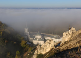 Рассвет в Дивногорье / Дивного́рский Успе́нский монасты́рь — пещерный мужской монастырь