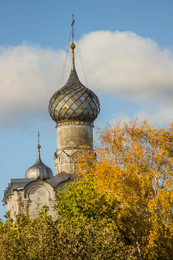Осень в Ростове Великом / вид на Богоявленский Рождественский монастырь