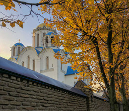 Покровский храм / Всех поздравляю с праздником Покрова! 
Фото с телефона.