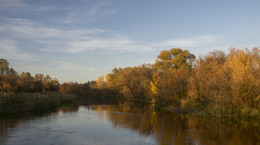 Красочная осень / река,деревья
