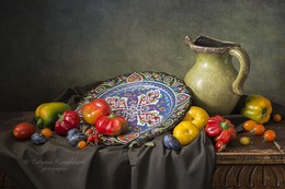 Натюрморт с турецкой тарелкой / Натюрморт с посудой и овощами