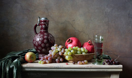 Традиционный классический натюрморт с фруктами и вином / осенний натюрморт