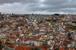 Непогода в Лиссабоне / Панорама Лиссабона со смотровой площадки замка Святого Георгия.