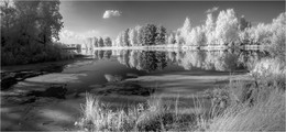 Озеро. / Инфракрасная съемка, панорама. Фильтр 630nm. Ч/Б